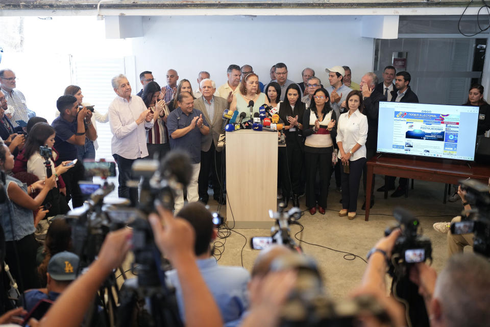 La candidata presidencial de la oposición, Corina Yoris, da una conferencia de prensa el lunes 25 de marzo de 2024, en Caracas, Venezuela. (AP Foto/Matías Delacroix)