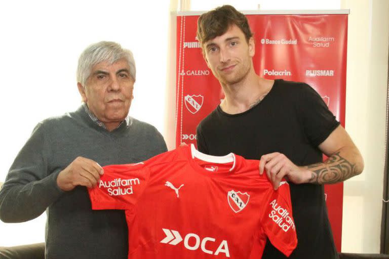 Los usuarios de las redes sociales indicaron que el misterioso deportista podía ser Fernando Amorebieta