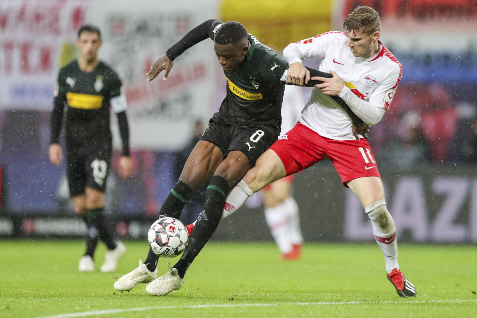 Leipzig's Timo Werner, right, and Gladbach's Denis Zakaria challenge for the ball during the German Bundesliga soccer match between RB Leipzig and Borussia Moenchengladbach in Leipzig, Germany, Sunday, Dec. 2, 2018. (Jan Woitas/dpa via AP)