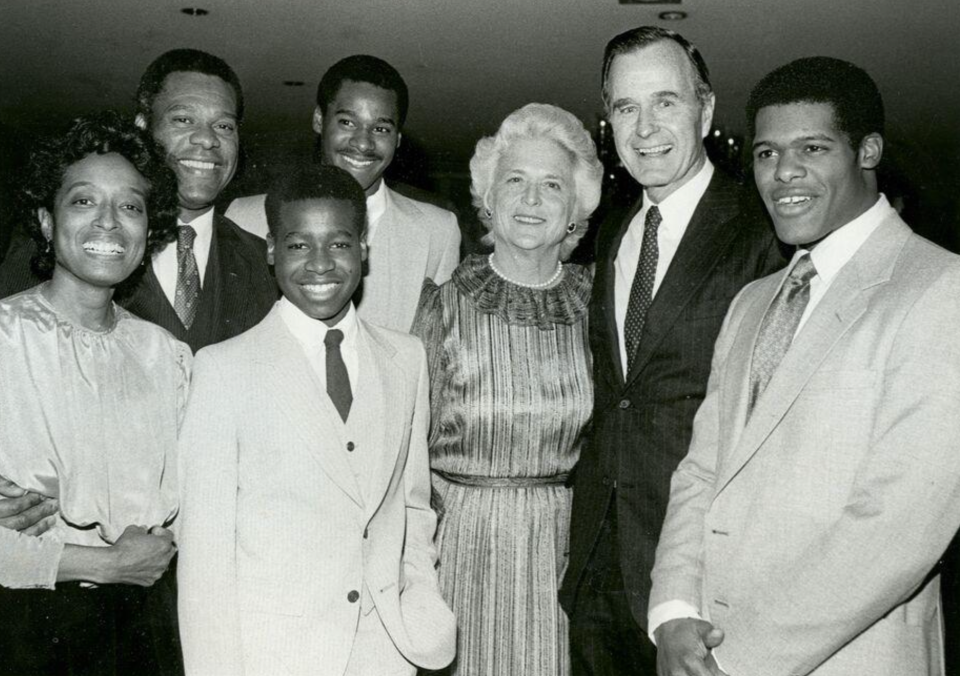 Delano Lewis, former U.S. Ambassador to the Republic of South Africa, and his wife, Gayle Lewis (left), pictured with their sons (left to right), Phill Lewis, Geoffrey Lewis Sr. and Del Lewis Jr. and former Vice President George H.W. Bush and Second Lady Barbara Bush.