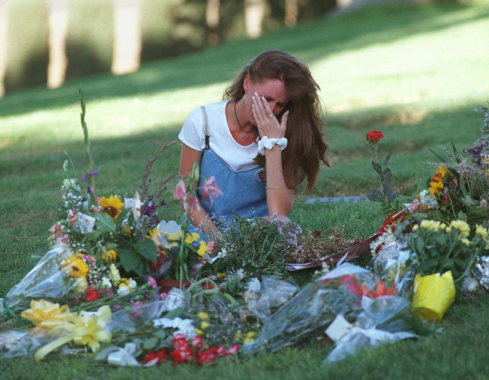 <p>Kimberly Goldman, sister of murder victim Ronald Goldman, sits and weeps at Ronald’s gravesite in Agoura, Calif., Tuesday, Oct. 3, 1995. Kimberly came to the gravesite after the jury in the O.J. Simpson murder trial came back Tuesday morning with a “not guilty” verdict. (Photo: Olga Shalygin/AP) </p>