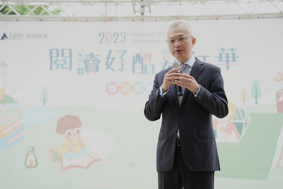 Lam Research科林研發郭偉毅總經理期望透過贈書活動，啟發學生對英語的興趣