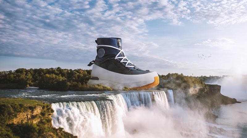 CANADA GOOSE首款運動鞋Glacier Trail系列跨越日常與戶外的界線、展現機能與時尚新風貌。男款冰川藍色NT$18,700（CANADA GOOSE提供）