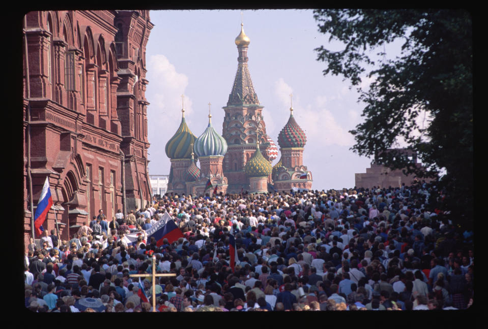 People gathered at Red Square to celebrate the failure of the attempted coup. The coup started on August 18th and finally failed on the 22nd.   (Photo by Peter Turnley/Corbis/VCG via Getty Images)