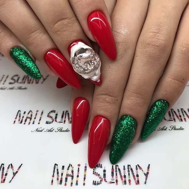 The crazy Moscow-based nail salon is now creating snow globe nails. (Photo: Nail_sunny via Instagram)