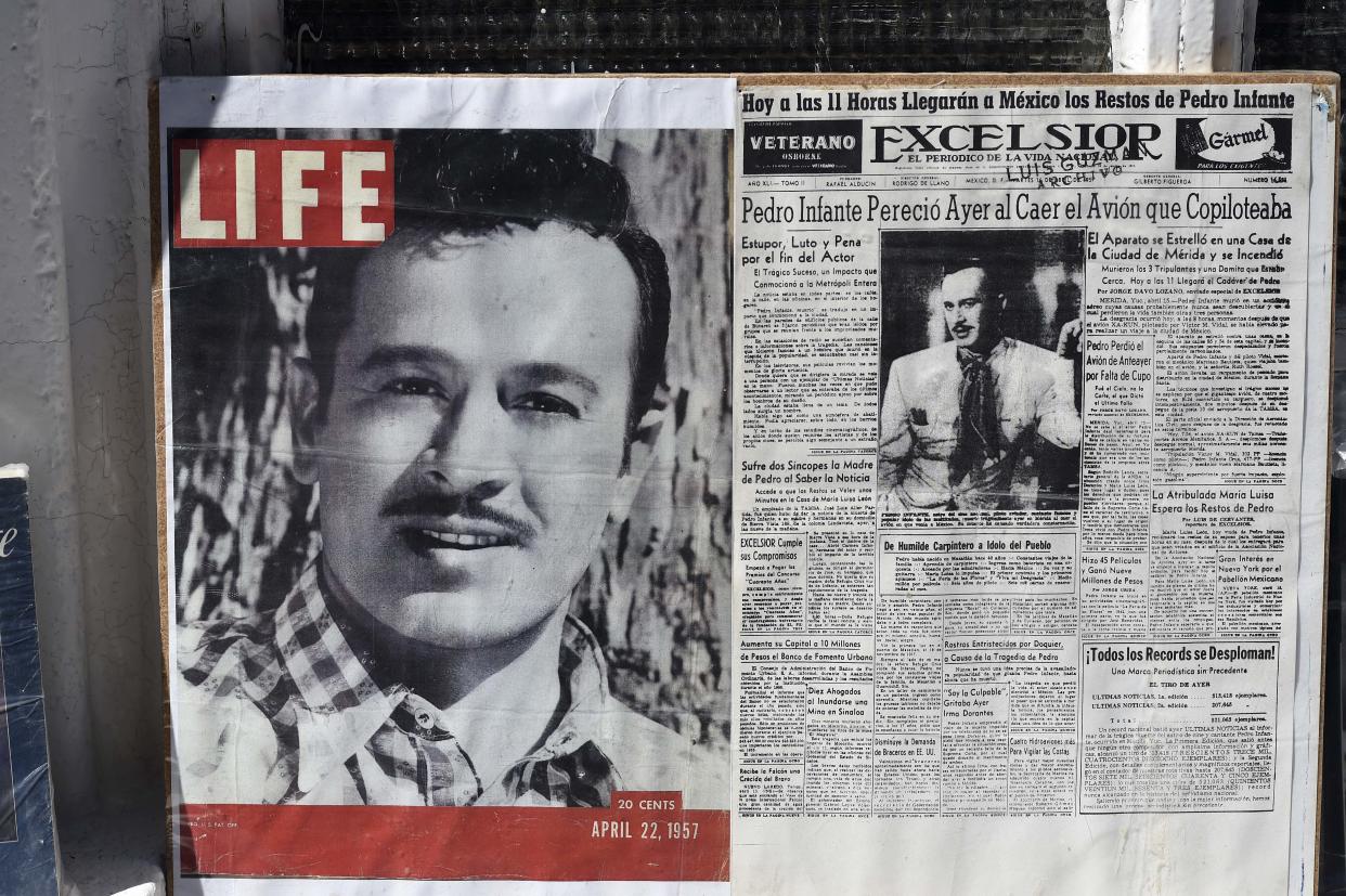 Se cumplieron 67 años del fallecimiento de Pedro Infante, un hombre que después de muerto originó muchas anécdotas, leyendas e historias.  / AFP PHOTO / ALFREDO ESTRELLA        (Photo credit should read ALFREDO ESTRELLA/AFP via Getty Images)