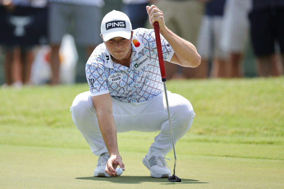 Viktor Hovland lines up a putt on the first green during the first round of the Tour Championship golf tournament at East Lake Golf Club, Thursday, Aug. 24, 2023, in Atlanta. (AP Photo/Alex Slitz)