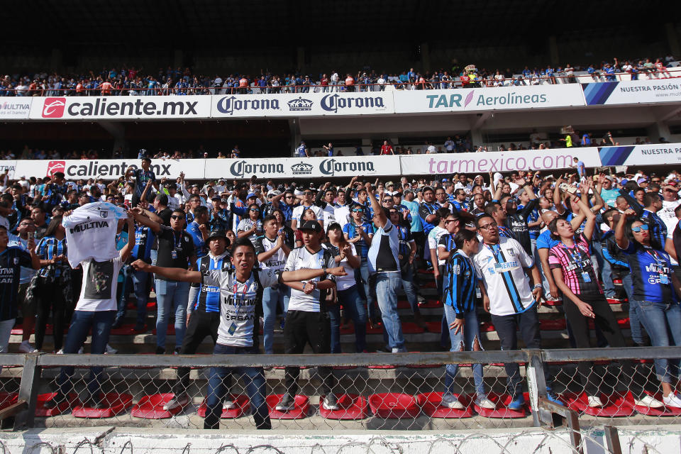 QUERETARO, MEXICO - OCTUBRE 26: Aficion del Queretaro durante el juego de la jornada 15 del Torneo Apertura 2019 de la Liga BBVA MX en el Estadio Corregidora el 26 de Octubre de 2019 en Queretaro, Mexico. (Foto: Cesar Gomez/JAM MEDIA)               