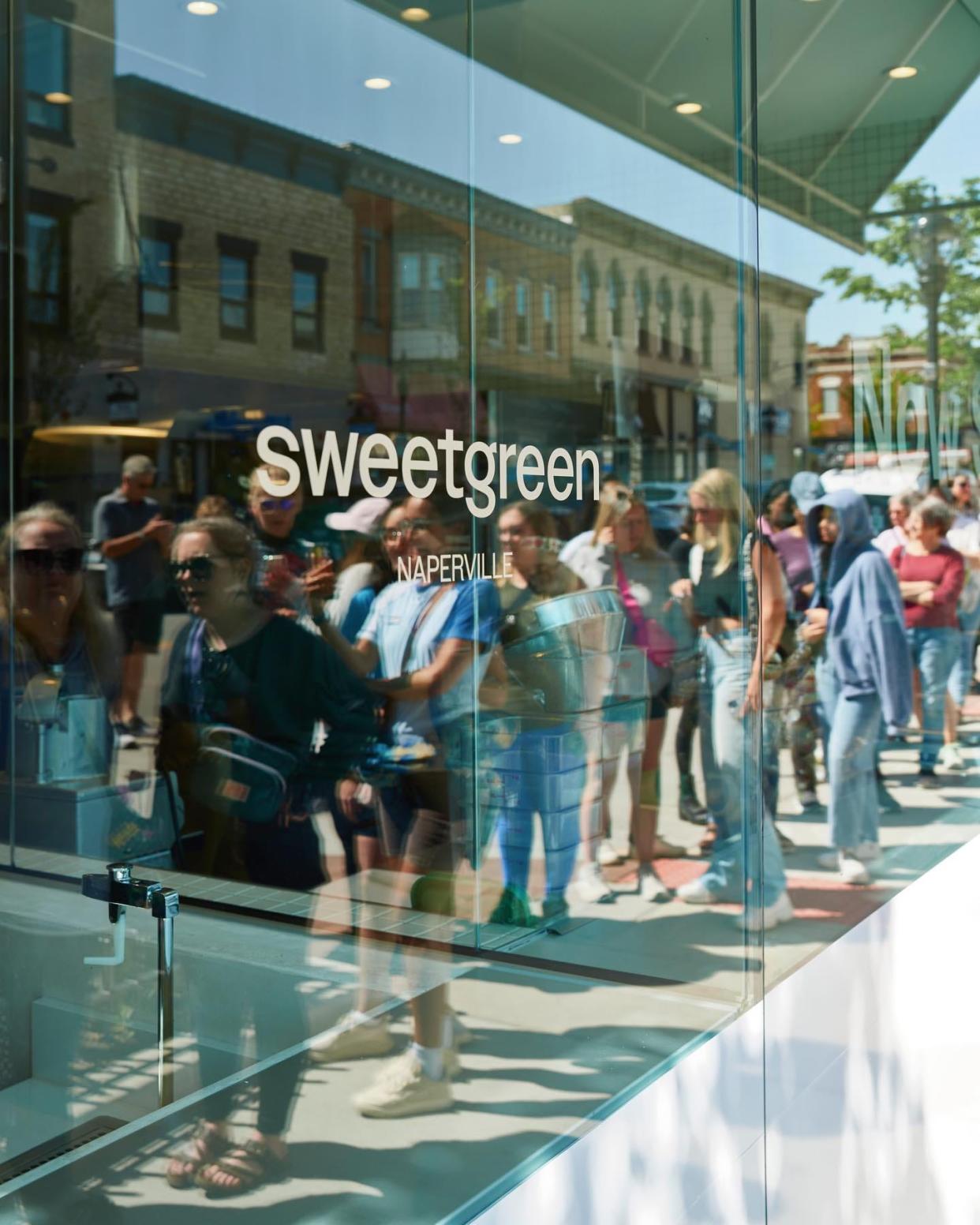 Customers line up outside a Sweetgreen restaurant in Naperville, Illinois, for its opening in May. The chain that operates in 19 states and the District of Columbia plans to open its first Ohio location in the Short North.