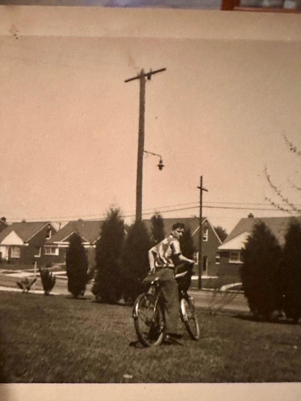 George Fetsco as a young boy delivering newspapers for the Detroit News.