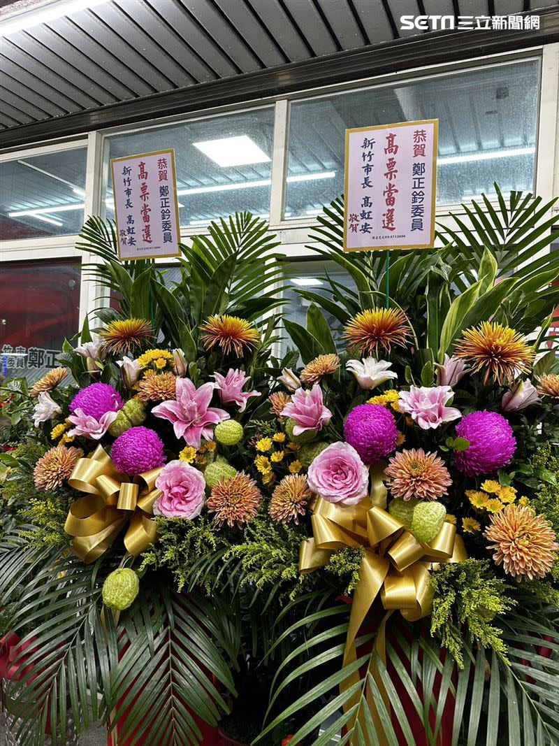 新竹市長高虹安也送上祝賀花籃。（圖／記者羅欣怡攝影）