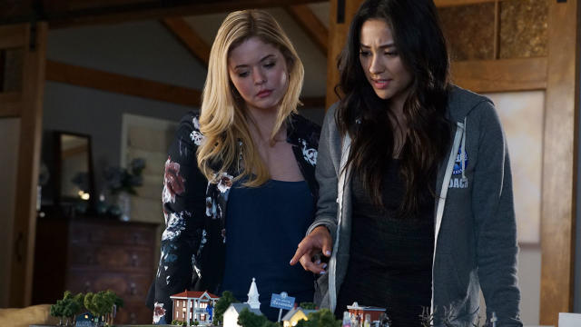 Pretty Little Liars' Finally Revealed Who Killed Alison's Mom and Dropped  Another Baby Bombshell!