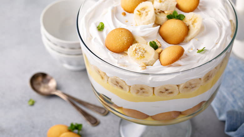 Banana pudding in container