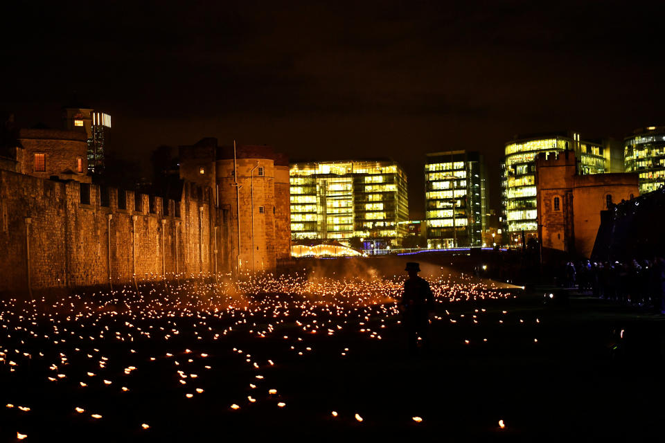 <p>A Yeoman of the Guard is seen amongst lit torches, part of the installation ‘Beyond the Deepening Shadow’ at the Tower of London, in London, Britain, Nov. 7, 2018. (Photo from Reuters/Dylan Martinez) </p>