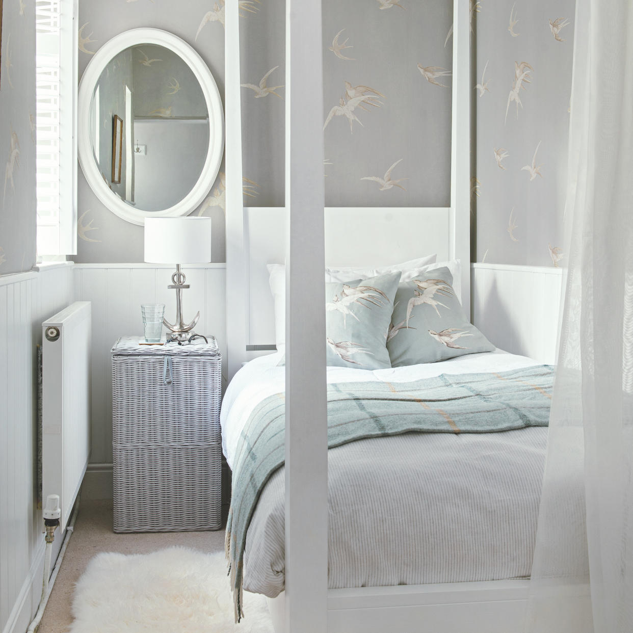  Tiny guest room ideas, small white bedroom with single bed, narrow space, small chest of drawers, desk, shutters, lamp, mirrors . 