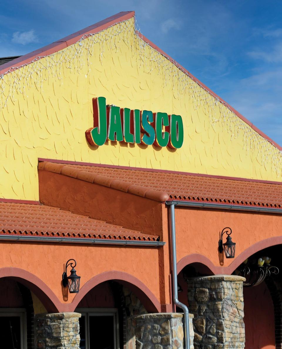 Jalisco in Alliance offers outdoor seating.