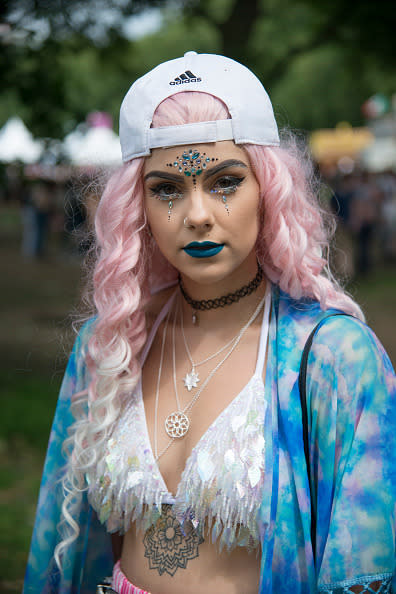 <p>Delicate bindi’s and gems were adorning every fashionable face there. Whether it’s gems or transferable tattoos, they’re sweat proof and last all day (just remember not to touch them too much!) <i>[Photo: Getty]</i></p>