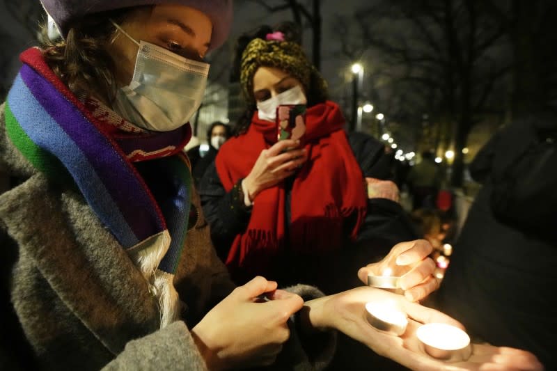 2022年1月26日，波蘭華沙一群女權運動人士在憲法法院外抗議嚴格的墮胎禁令（美聯社）