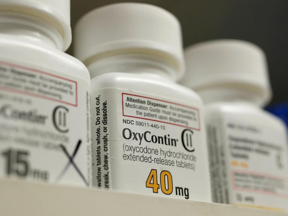 FILE PHOTO: Bottles of prescription painkiller OxyContin, 40mg pills, made by Purdue Pharma L.D. sit on a shelf at a local pharmacy, in Provo, Utah, U.S., April 25, 2017. REUTERS/George Frey/File Photo