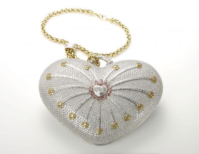 The Mouawad 1001 Night's diamond purse - is done in 18kt gold and has 4,517  diamonds, including… | Expensive handbags, Most expensive handbags, Leather  clutch purse