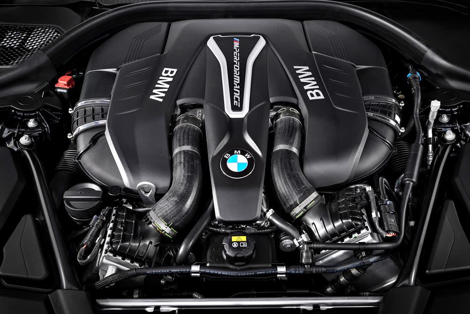 突破M5「4.2秒」極限，新一代「最速」王者BMW M550i xDrive北美報價出爐，約新台幣「236萬」元起！