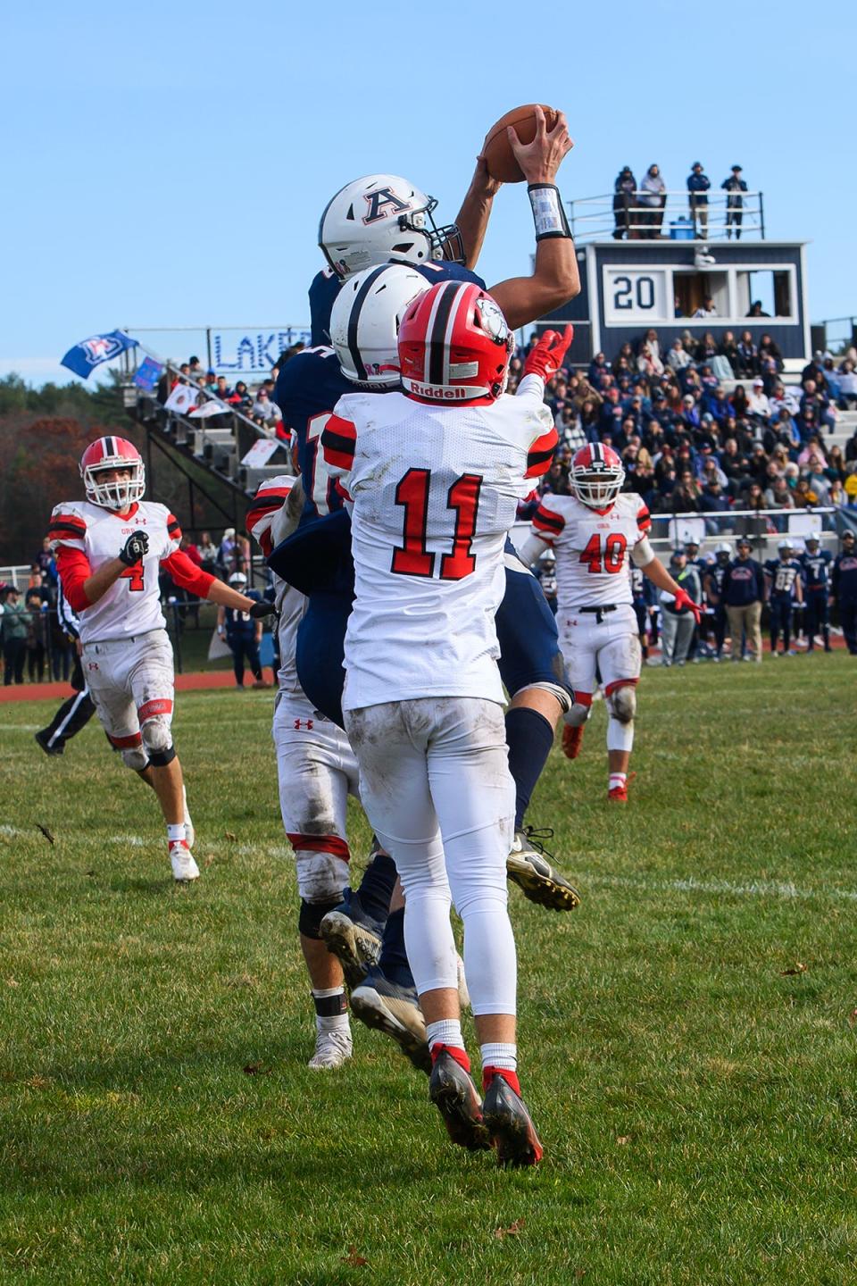 Chris Murray makes a spectacular catch in the end zone to put the Lakers on the scoreboard.