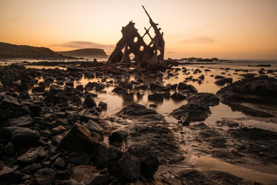 15 Mesmerizing Photos of Underwater Shipwrecks