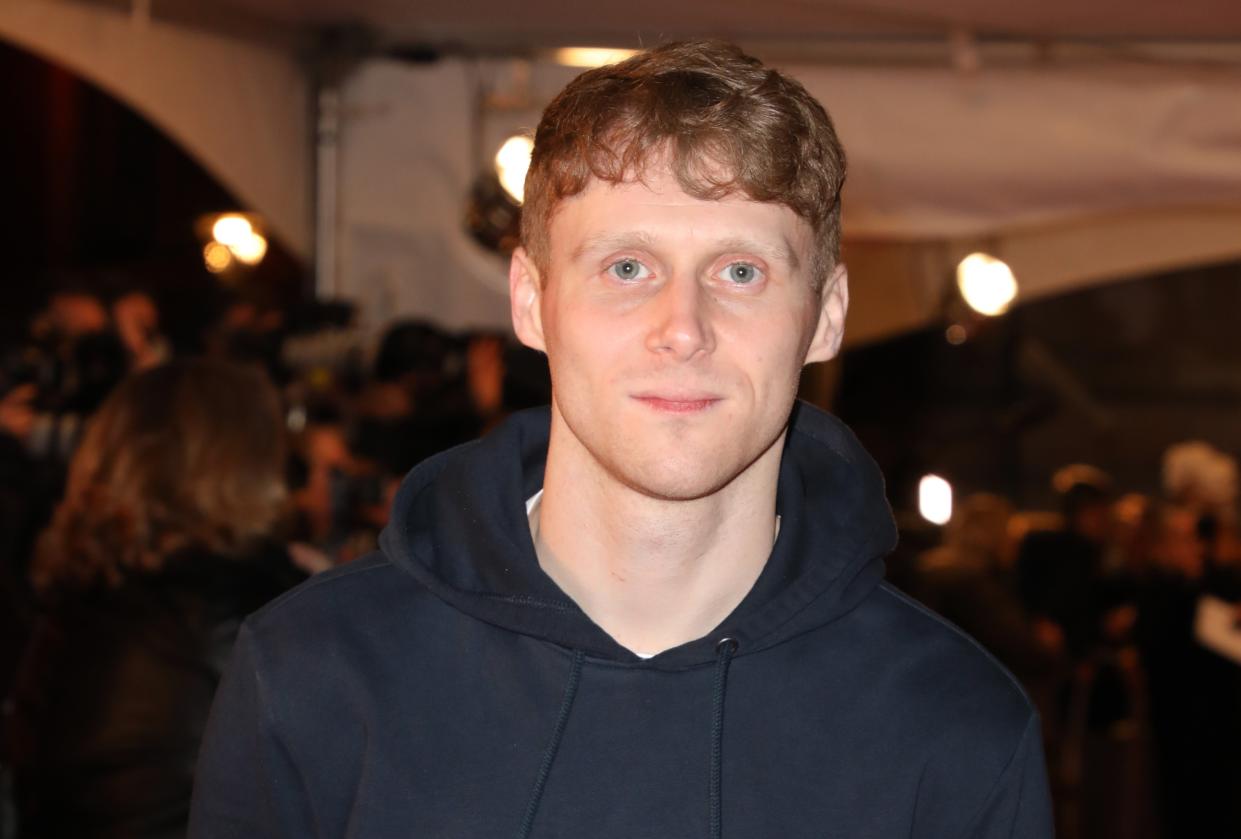  Jamie Borthwick wearing a black hoodie on the red carpet . 