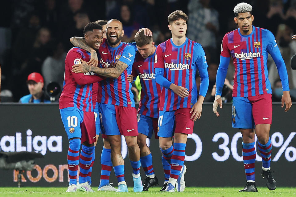 Los jugadores del Barcelona celebran durante un partido amistoso. (Foto: Mark Metcalfe/Getty Images)