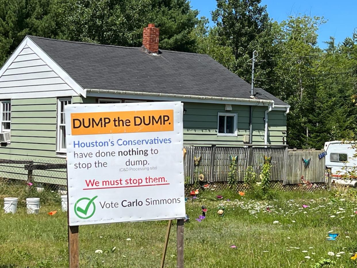 The Liberal campaign team was ordered to remove all signs that referenced the dump in August 2023. (Jean Laroche/CBC - image credit)