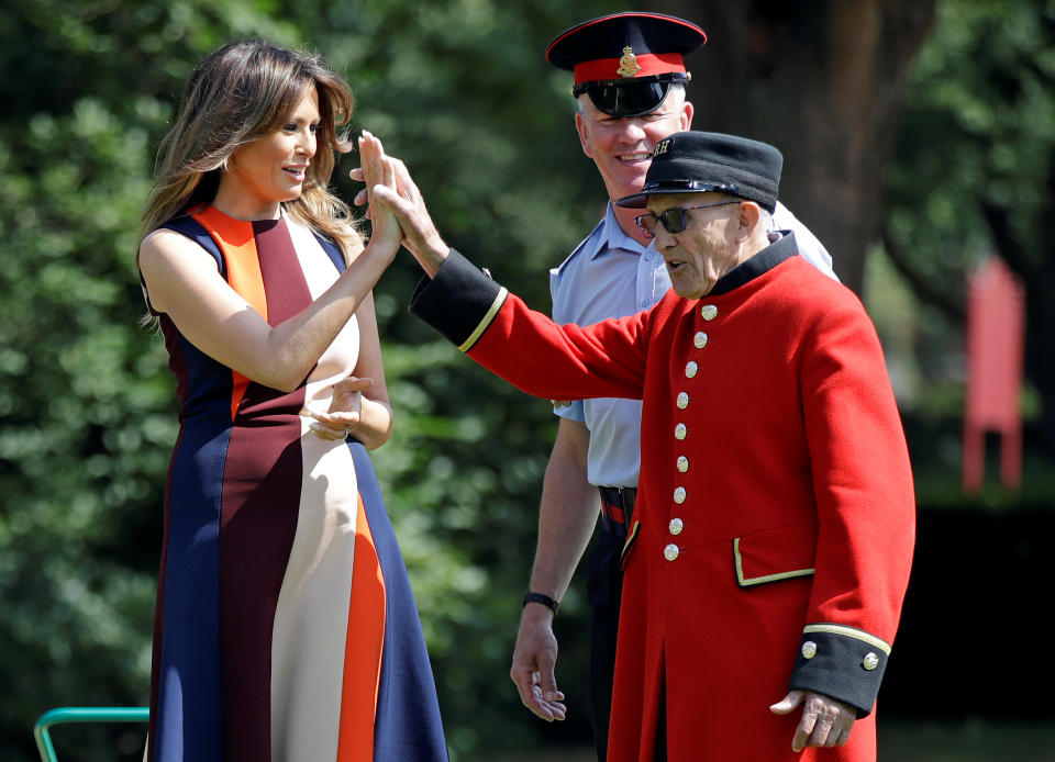 <p>First lady Melania Trump high-fives with a British military veteran known as a “Chelsea Pensioner” during a game of bowls at The Royal Hospital Chelsea in central London, Britain July 13, 2018. (Photo: Luca Bruno/Pool via Reuters) </p>