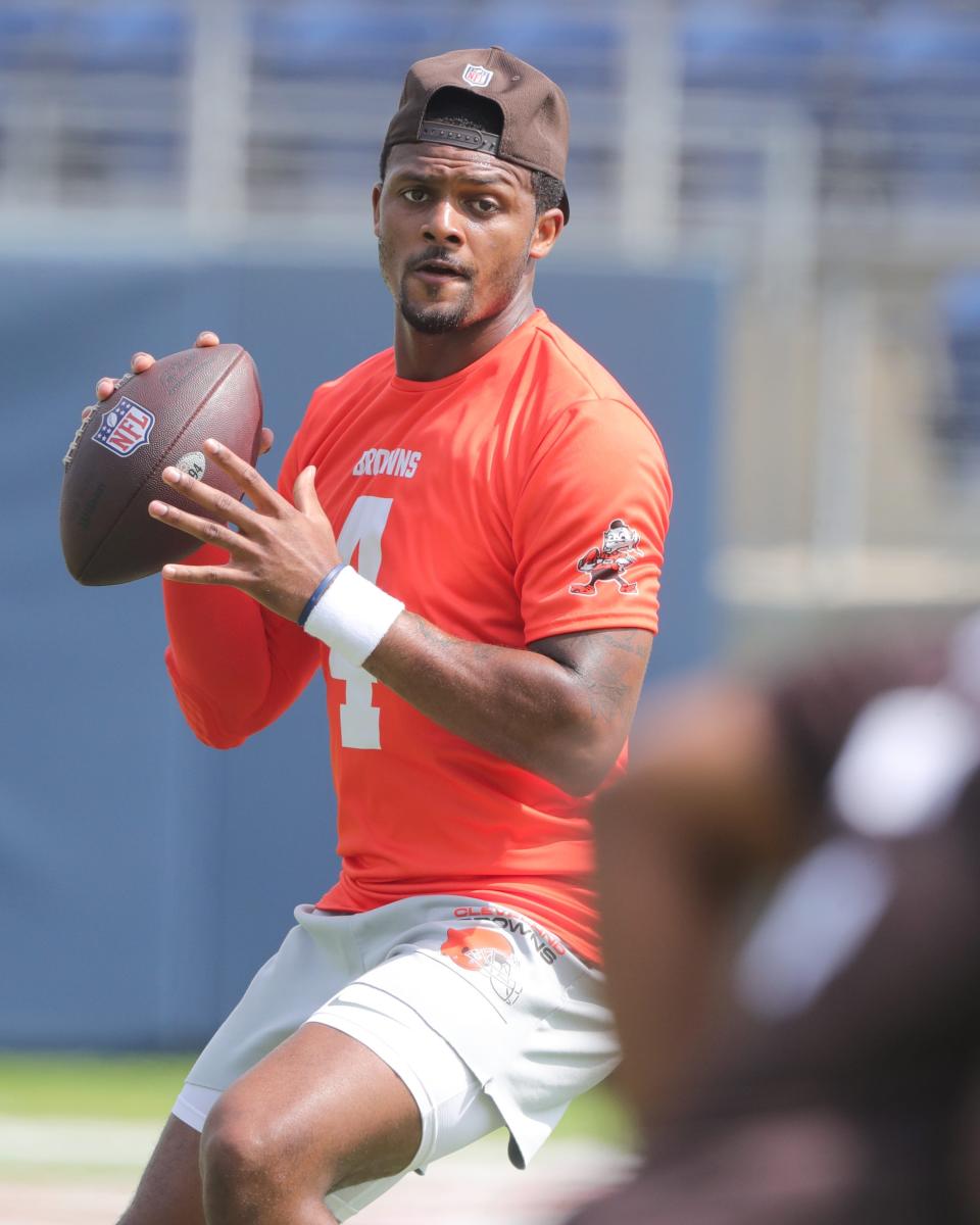 Cleveland Browns quarterback Deshaun Watson drops back to pass during minicamp.