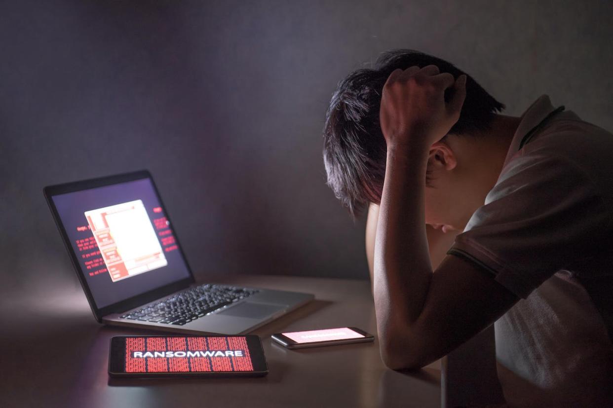 <a href="https://www.shutterstock.com/es/image-photo/young-asian-male-frustrated-confused-headache-668030038" rel="nofollow noopener" target="_blank" data-ylk="slk:Zephyr_p / Shutterstock;elm:context_link;itc:0;sec:content-canvas" class="link ">Zephyr_p / Shutterstock</a>