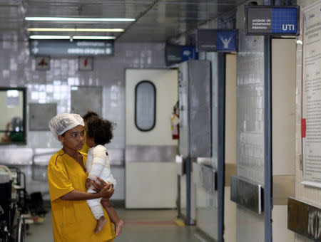 Lucinete carries her daughter Ana who had 15 percent of the body burned and is receiving treatment with tilapia fish skin at Dr. Jose Frota Institute in the northeastern costal city of Fortaleza, Brazil, May 4, 2017. REUTERS/Paulo Whitaker