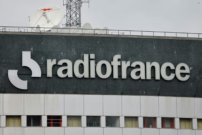 Le secteur français de la radio doit se fixer l'objectif de basculer en 2033 vers une diffusion entièrement numérique, ce qui entraînera la disparition de la FM, selon un rapport de l'Arcom (Ludovic MARIN)