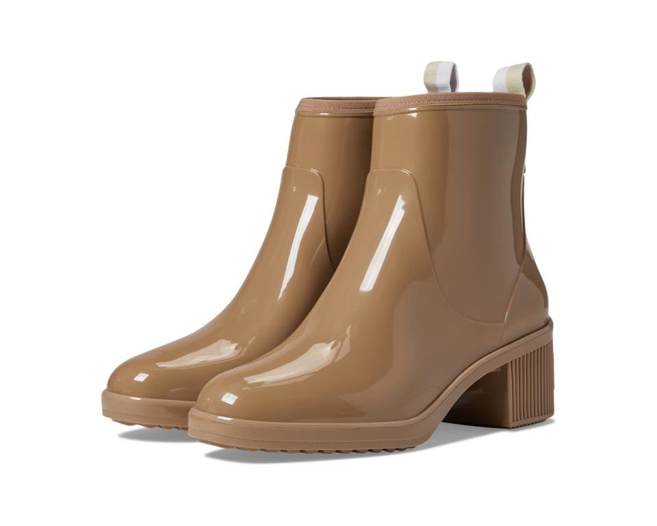 Zappos Rain Boots Sale: Major Discounts on UGG, Crocs, Hunter & More