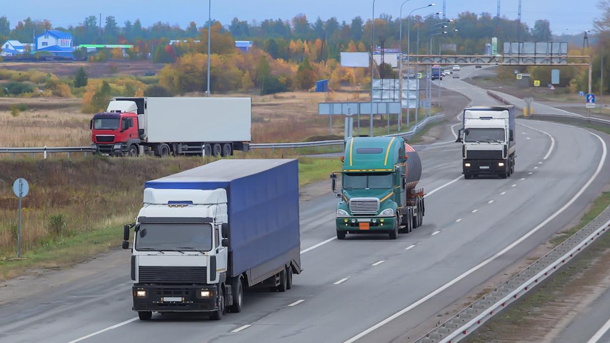 Trucking Industry's Shift Towards Hydrogen: Overcoming Challenges for a Cleaner Future