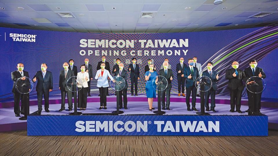 SEMICON Taiwan 2022國際半導體展14日假台北南港展覽館一館盛大登場，SEMI邀請台、美、歐、日產官學代表齊聚出席開幕典禮，SEMI全球總裁暨執行長Ajit Manocha亦透過線上方式參與盛會。圖／傅秉祥