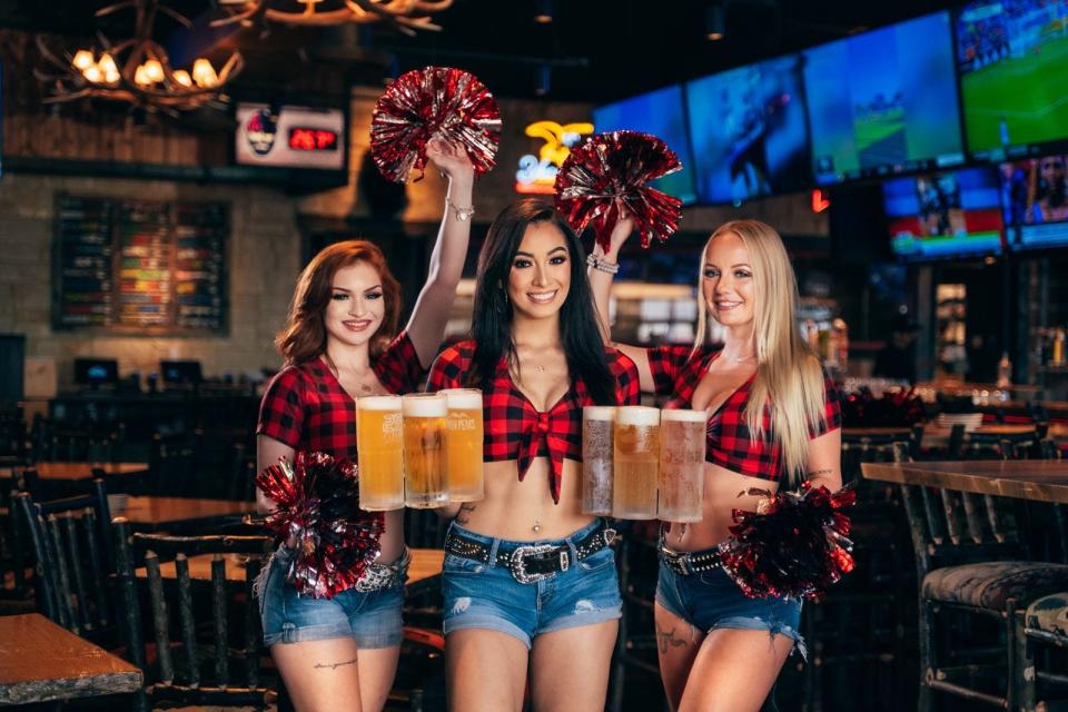 Twin Peaks announced it plans to hire upwards of 200 team members ahead of first Sarasota location’s grand opening this fall.