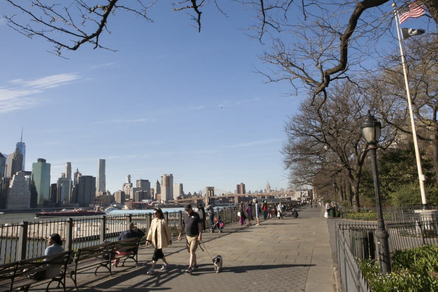 A view of Manhattan from the Brooklyn Heights Promenade in Brooklyn, NY on the 19th of April, 2016. (Credit: Alessandro Vecchi/picture alliance via Getty Images)