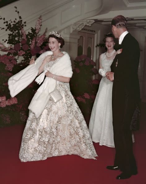 Queen Elizabeth, 1954