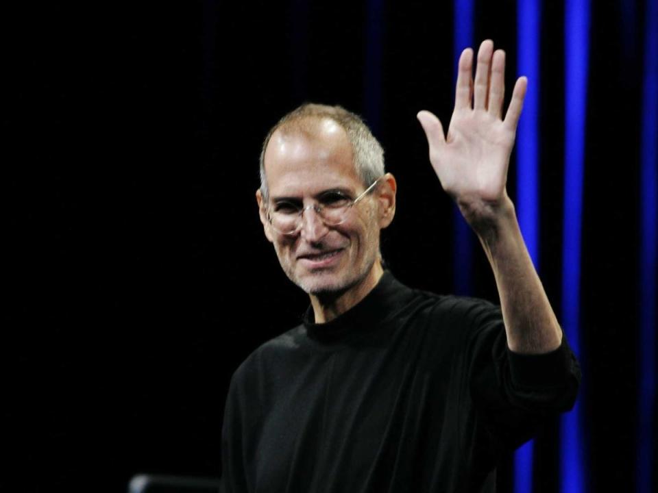 steve jobs waving