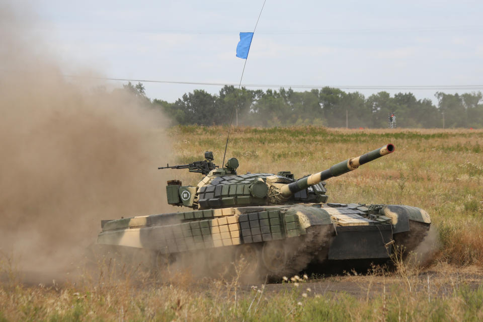 Crews of the Donetsk and Lugansk People's Republics take part in a tank competition as part of the Donetsk Attack military contest in August last year. Source: Getty Images 