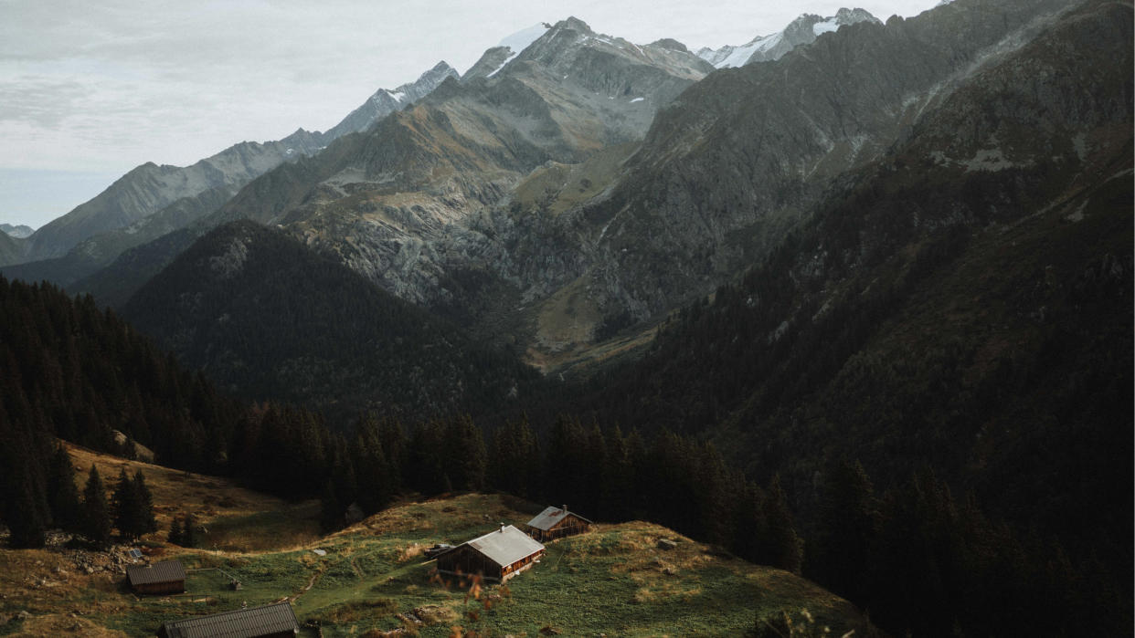  Alpine hut. 