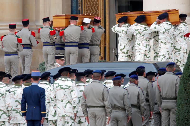 National ceremony in Paris to pay respect to the thirteen French soldiers killed in Mali