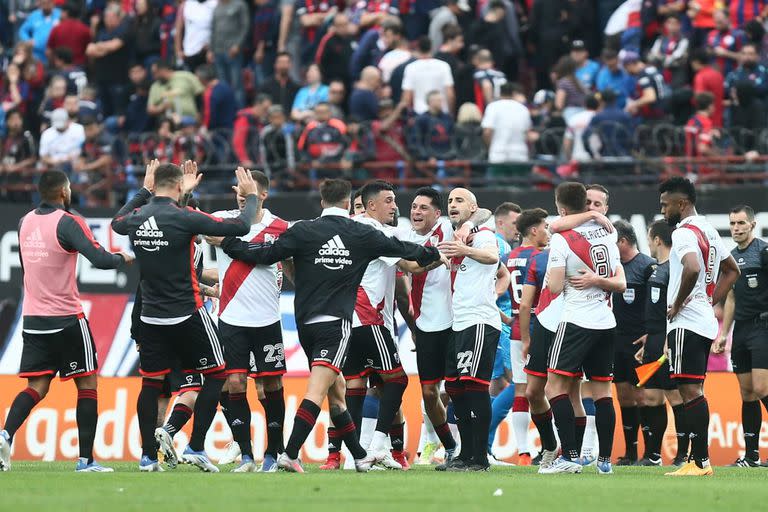 Los jugadores de River, convocados por Enzo Pérez, y el festejo luego del triunfo ante San Lorenzo