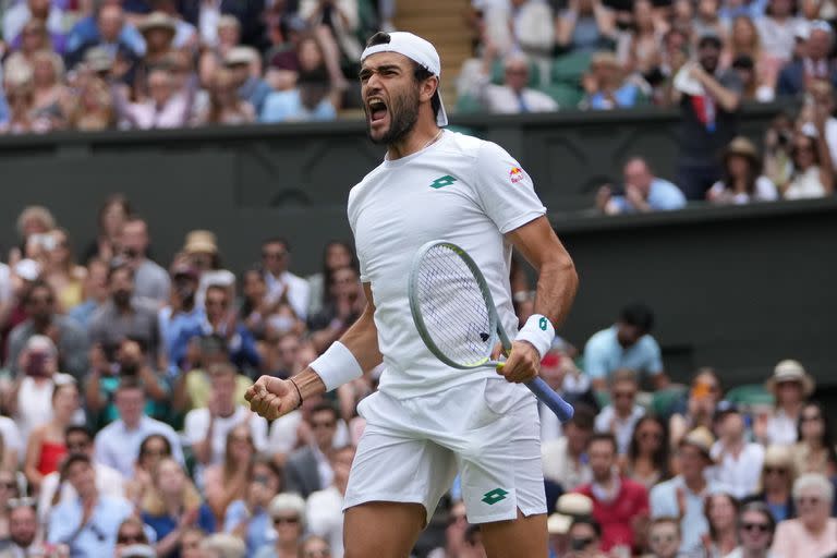 Matteo Berrettini, el primer italiano en una definición de Wimbledon, viene de eliminar al polaco Hubert Hurkacz.