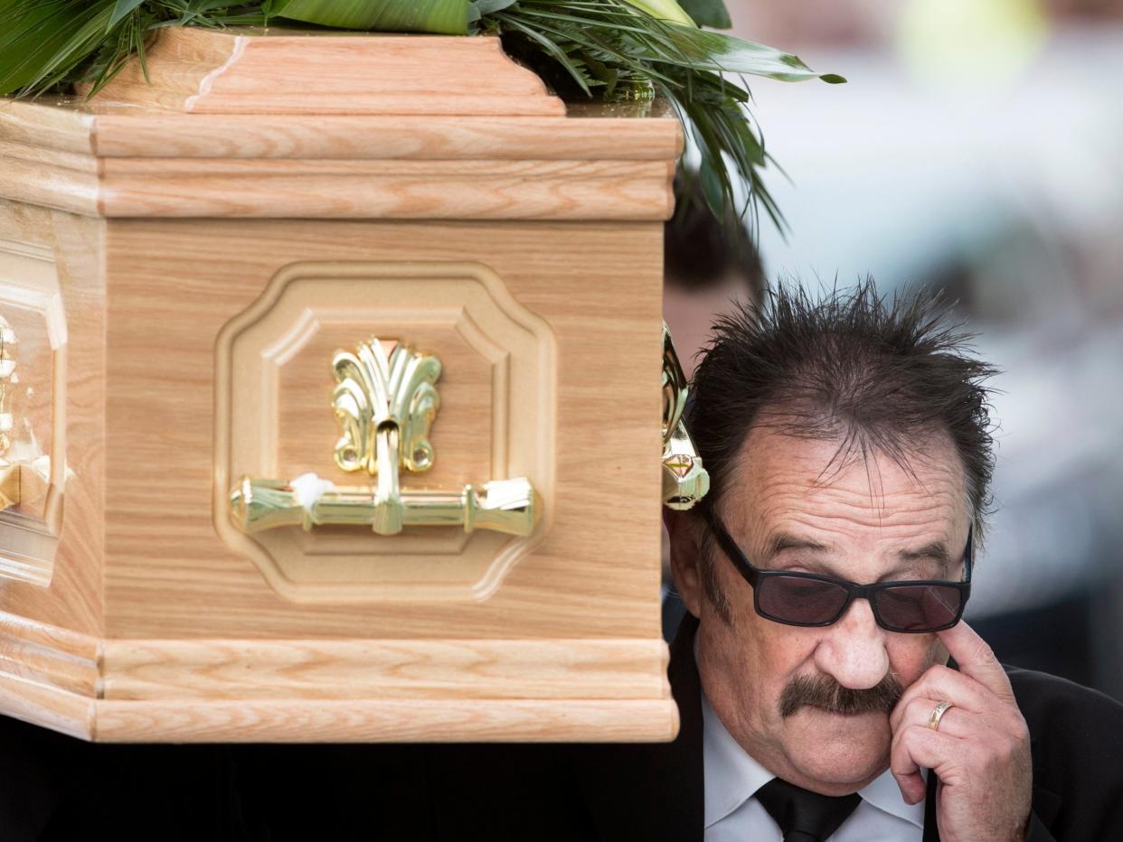 Paul Elliott carries his brother's coffin: PA