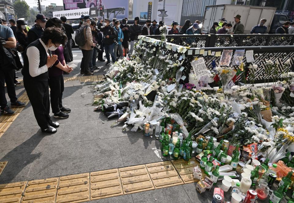 Mourners pay tributes at a makeshift memorial for the victims of the deadly Halloween crowd surge, outside a subway station in the district of Itaewon in Seoul on 1 November 2022 (AFP via Getty Images)