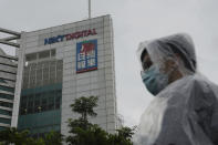 Media waits outside the Apple Daily headquarters in Hong Kong, Wednesday, June 23, 2021. Hong Kong’s pro-democracy Apple Daily newspaper will close by this weekend, its parent company said Wednesday, following last week’s arrest of five editors and executives and the freezing of $2.3 million in assets under the city’s national security law. (AP Photo/Kin Cheung)